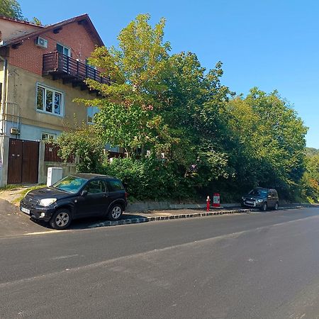 Pif Apart Livada Postei Брашов Экстерьер фото